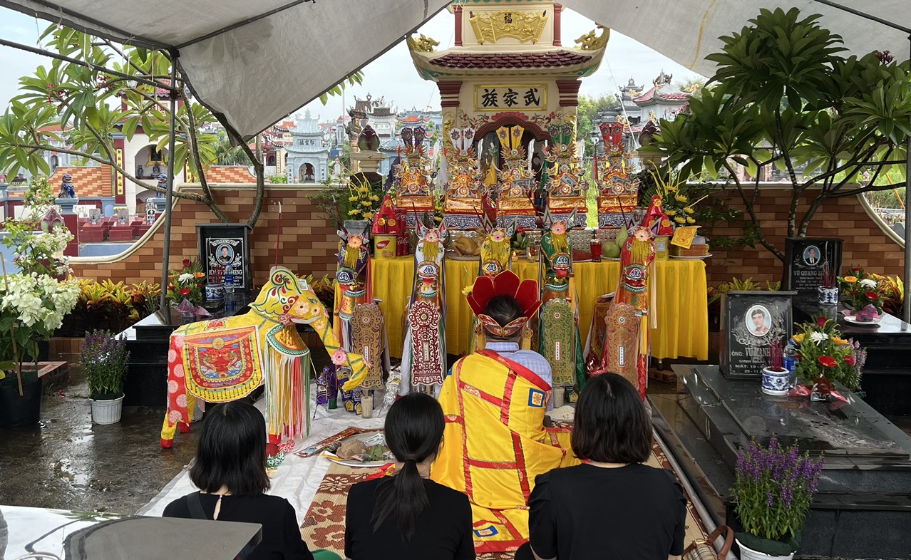 Thầy Kiệm hướng dãn chương trình tang lễ đầy đủ